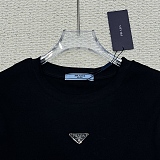 目を惹くカラー 2026 プラダ 新作 半袖Tシャツ 偽物