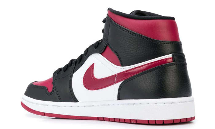 Air Jordan 1 Mid  Bred Toe  sneakers