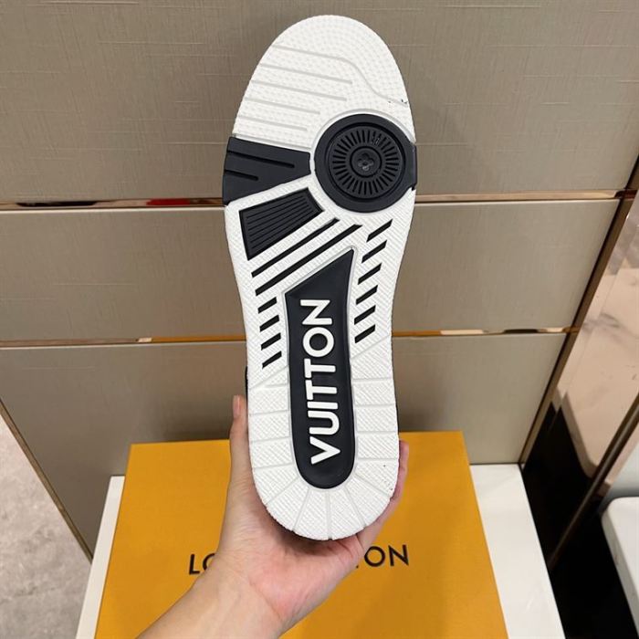 LOUIS VUITTON TRAINER SNEAKER – LVS080