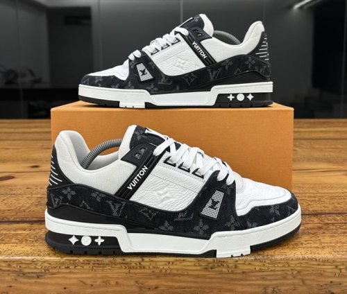 LOUIS VUITTON TRAINER WHITE BLACK WHITE – LVS018