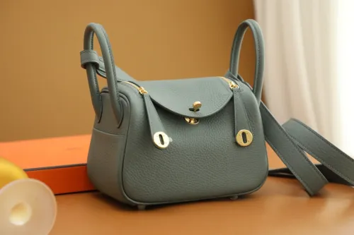 Hermes Mini Lindy 19 Togo Handmade Bag In Vert Amande