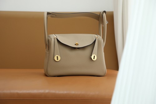 Hermes Lindy 26 Togo Handmade Bag In Gris Tourerelle