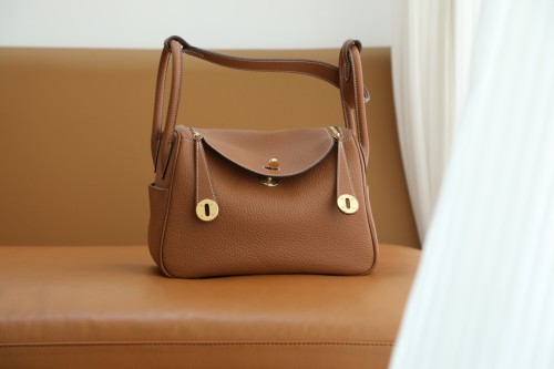 Hermes Lindy 26 Togo Handmade Bag In Gold