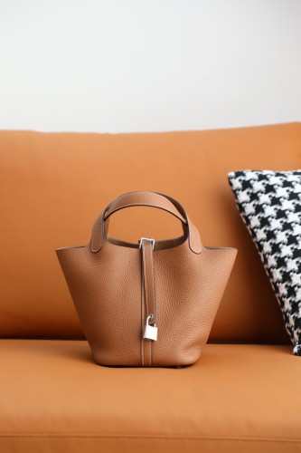 Hermes Picotin 18 togo Leather Handmade Bag In Gold