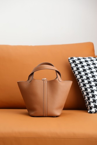 Hermes Picotin 18 togo Leather Handmade Bag In Gold