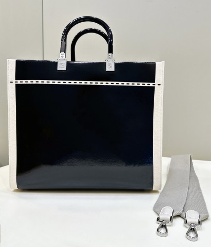 (Authentic Quality)Replica Fendi Tote Bag 35.5 Fabric In Black/white