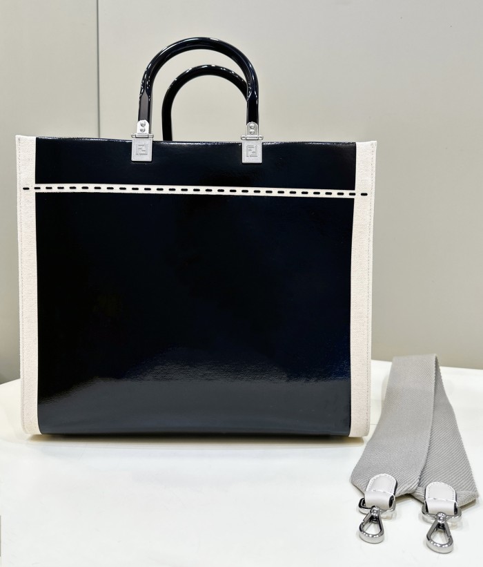 (Authentic Quality)Replica Fendi Tote Bag 35.5 Fabric In Black/white