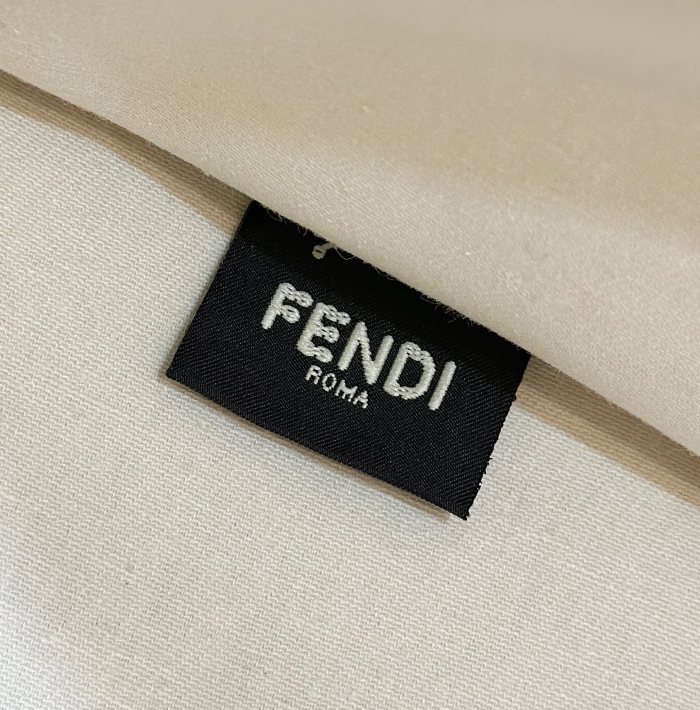 (Authentic Quality)Replica Fendi Tote Bag 35.5 Fabric In Black/white