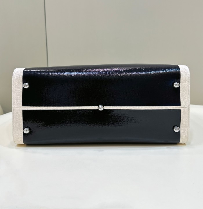(Authentic Quality)Replica Fendi Tote Bag 35.5 Fabric In Black/white