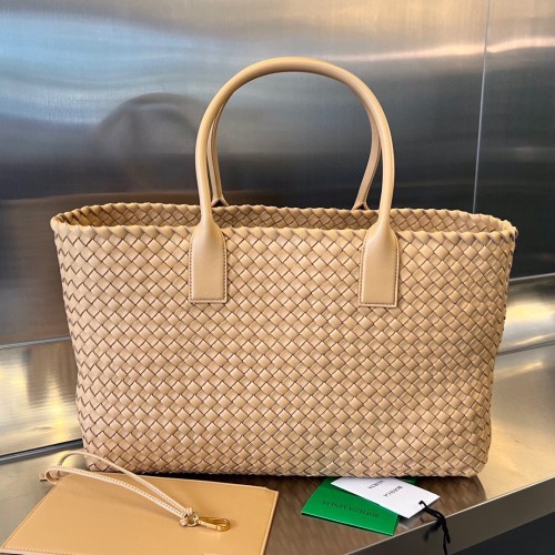 Replica Bottega Veneta BV Cabat Intreccio Lambskin Large/Medium Tote bag Beige