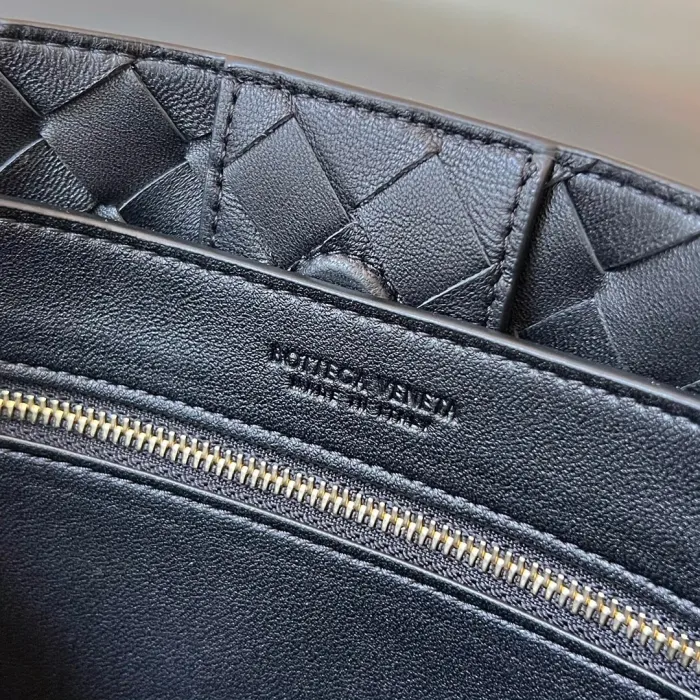 Replica Bottega Veneta BV Small Andiamo Bag Black
