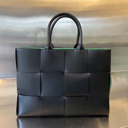 Replica Bottega Veneta BV Medium Arco Tote Bag Black/Green