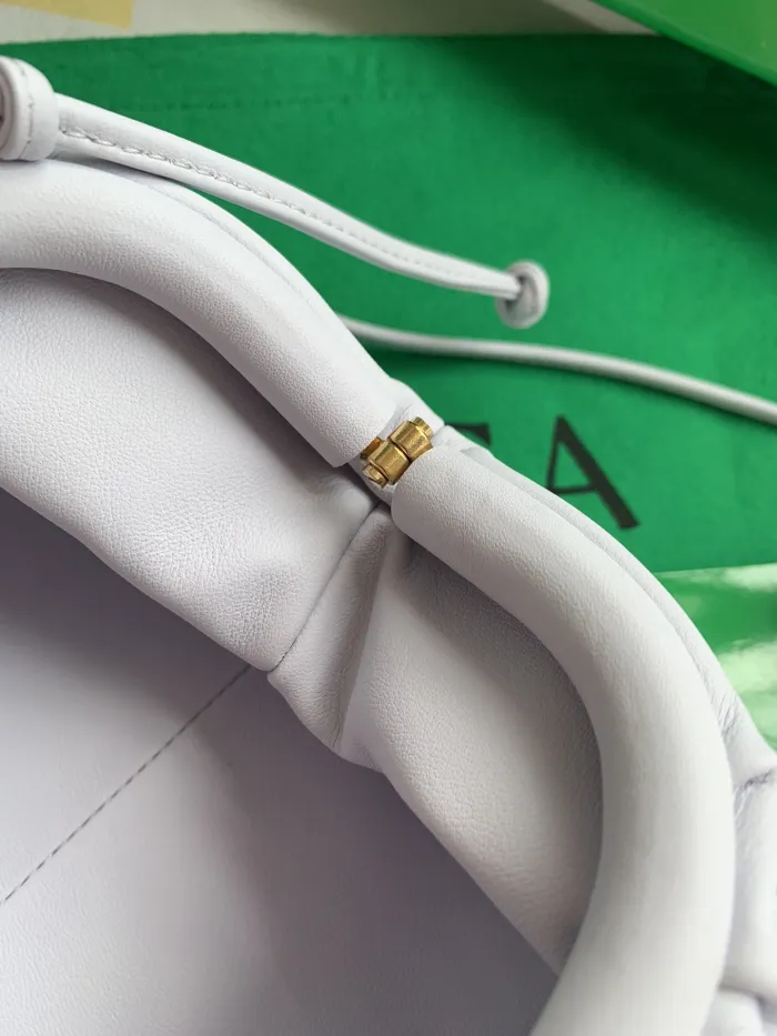 Replica Bottega Veneta BV Mini Pouch 23 White Bag