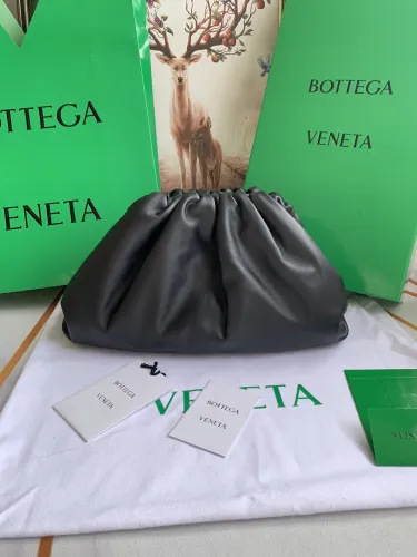 Replica Bottega Veneta BV Medium Pouch 31 Black Bag