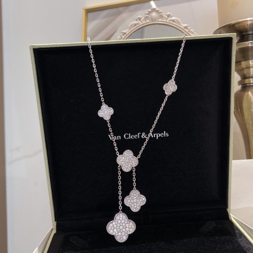 Van Cleef & Arpels Magic Alhambra necklace, 6 motifs
