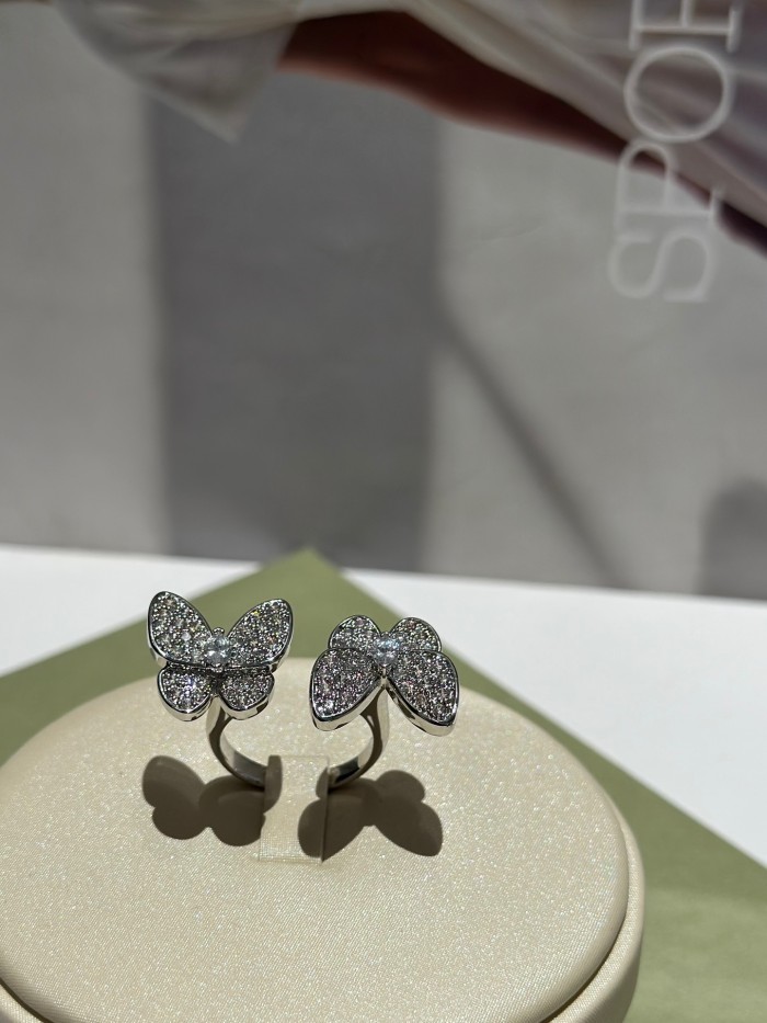 Van Cleef & Arpels Two Butterfly Between the Finger ring