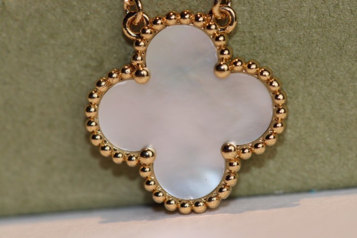 Van Alhambra Mother Of Pearl Motif Necklace 15mm