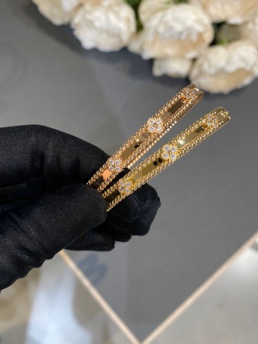 Van Cleef & Arpels Perlée sweet clovers bracelet, medium model