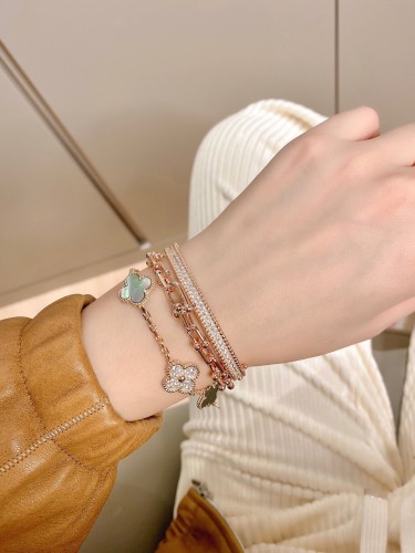 Van Cleef & Arpels Perlée diamonds bracelet, 1 row, medium model