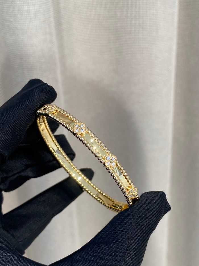 Van Cleef & Arpels Perlée sweet clovers bracelet, medium model