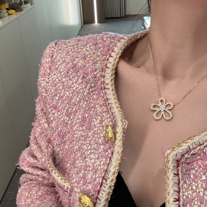 Van Cleef & Arpels Flowerlace pendant