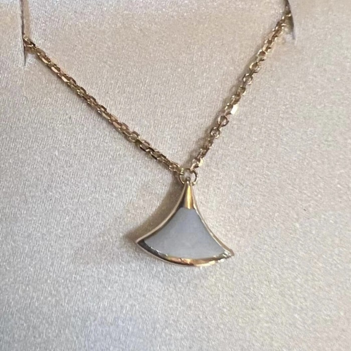 Diva's Necklace With Mother Of Pearl