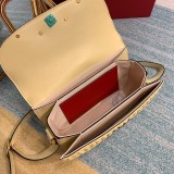 春もの新作 ヴァレンティノ ショルダーバッグ コピー VEE レザー クロスボディバッグ Vuh71016
