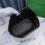 入手困難ボッテガヴェネタ ポイント 偽物 トップハンドルバスケット ミディアムバッグ★ブラック bop78460