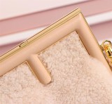 【日本未発売】フェンディ コピー ファースト スモール シープスキンバッグ fek00335