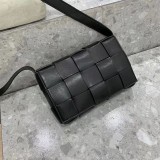 日本未入荷ボッテガヴェネタ カセット 偽物 クロスボディバッグ bol90713