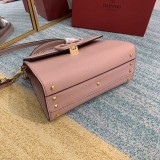 世界中で大人気♪【ヴァレンティノ ショルダーバッグ 偽物】人気★Vスリング カーフスキン ミニハンドバッグ Vug44079