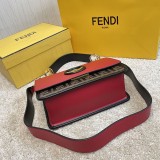 ★日本!!人気！フェンディ キャナイ エフ コピー レザー バッグ fej69731