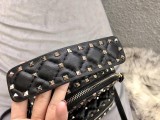 大人気ヴァレンティノ スーパーコピーロックスタッズバックパックミニ Vur58503