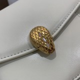 人気急上昇【ブルガリ】新色! SERPENTI FOREVER 白 ナッパ ハンドバッグ 偽物 Buj11725