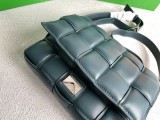 日本未入荷ボッテガヴェネタ パデッド カセット 偽物 レザー製クロスボディバッグ boa95690