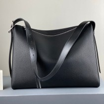 ☆超人気☆ロエベ ショルダーバッグ コピー ベルリンゴ グレインカーフ ラージ lop50262