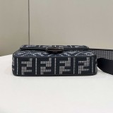 使い勝手の良さ フェンディ ショルダーバッグ 偽物 fek26300