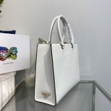 可愛いプラダ サフィアーノレザー ハンドバッグ コピー puw42400