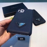 送料込 プラダ ケース 偽物 トライアングルロ レザーiPhone12/proケース pum41888