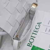 大人気!!新色ボッテガヴェネタ カセット 偽物 クロスボディバッグ boy59135