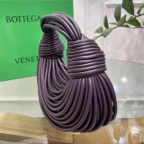 超希少！ボッテガ ヴェネタ 偽物 チューブ形 レザー ミニバッグ 4色 680934V1H106170