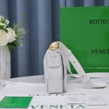 大人気!!新色ボッテガヴェネタ カセット 偽物 クロスボディバッグ boy59135