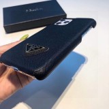 プラダ ケース コピー トライアングルロ レザーiPhone12/proケース pug22462