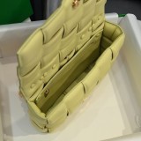 《大人気》ボッテガヴェネタ ザチェーン カセット コピー レザー製クロスボディバッグ bos33934