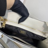 可愛いプラダ サフィアーノレザー ハンドバッグ コピー puw42400