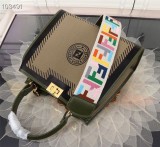 ☆超人気☆フェンディ 偽物 ピーカブー アイシーユー ミディアム キャンバス バッグ few43796