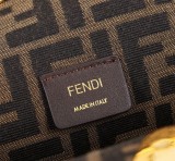 目を惹くカラーフェンディ 偽物 ファースト レザー バッグ エキゾチックディテール fed05736