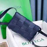 【日本未発売】ボッテガヴェネタ カセット 偽物 クロスボディバッグ boe53605