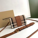 日本未入荷【バーバリー ショルダーバッグ 偽物】クロスボディ ZIP&バックル Baw86557