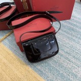 ☆超人気☆ヴァレンティノ ショルダーバッグ VEE レザー クロスボディバッグ Vul83278